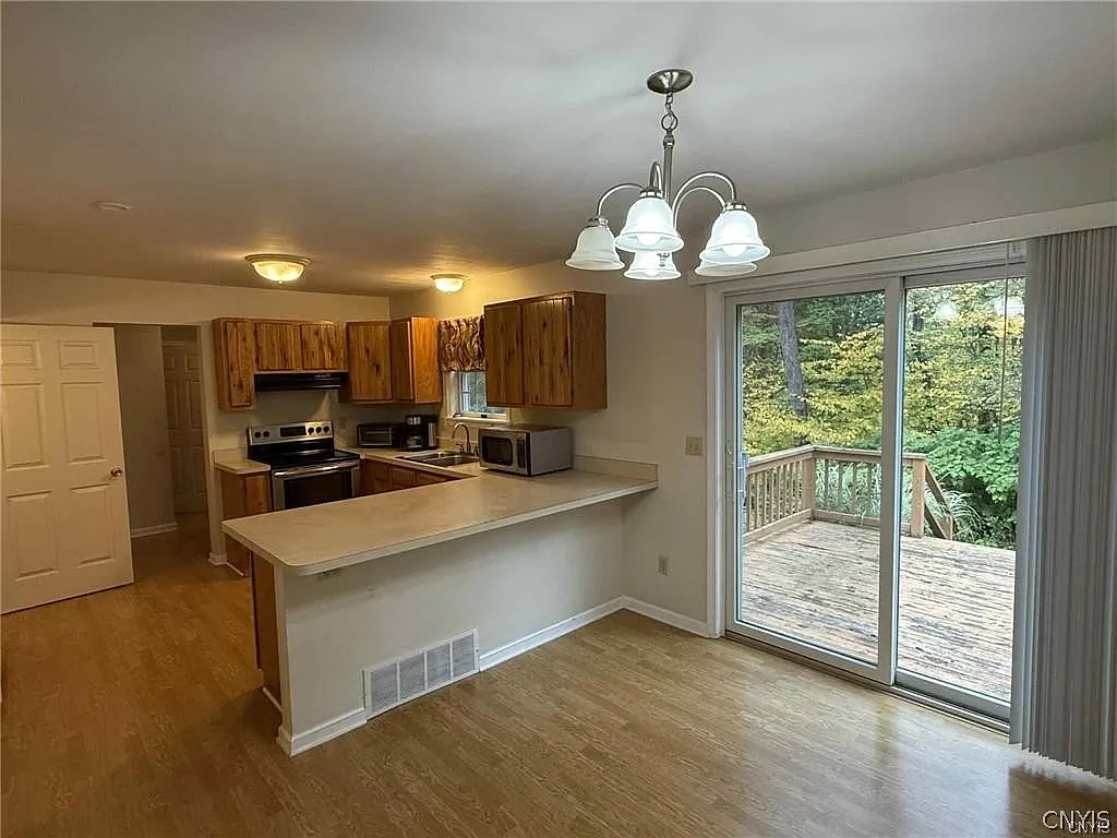2 bed, 1.5 bath, 2676 sqft, $1,800 — Photo 3