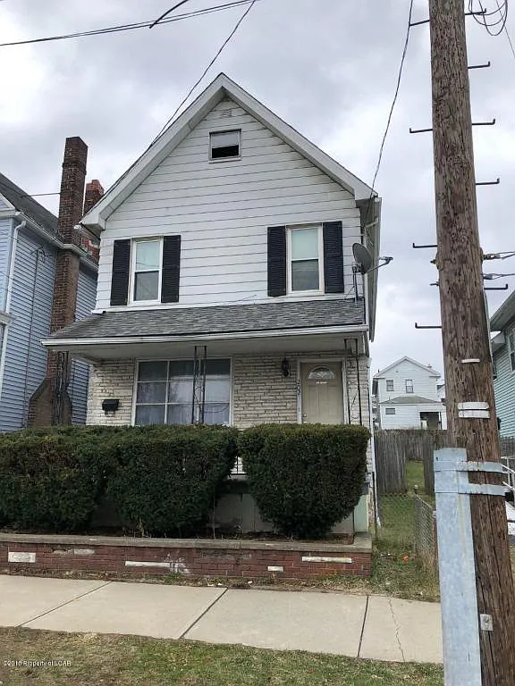202 Park Ave photo 1