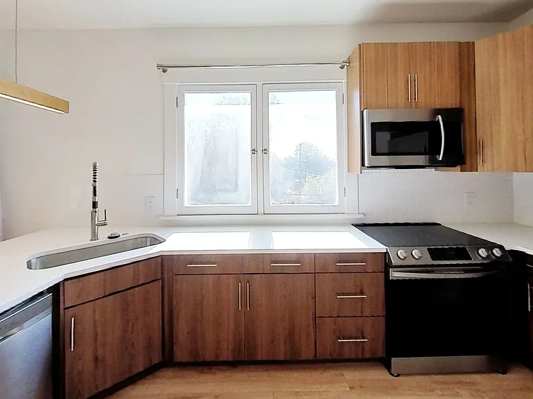 561 N Center St — Photo 15
