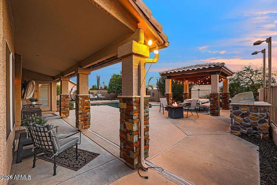 4 bed, 2.0 bath, 2487 sqft, $4,995 — Photo 3