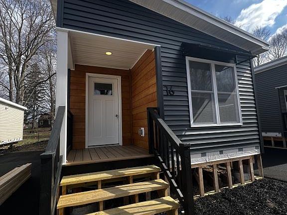 5th image of 6520 Ridge Rd