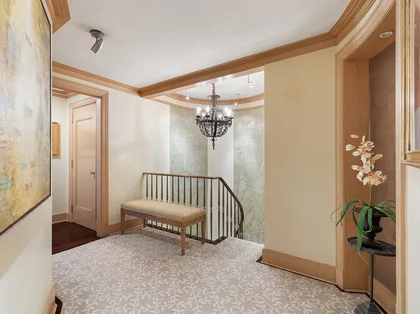 360 East 72nd Street image 9 of 19