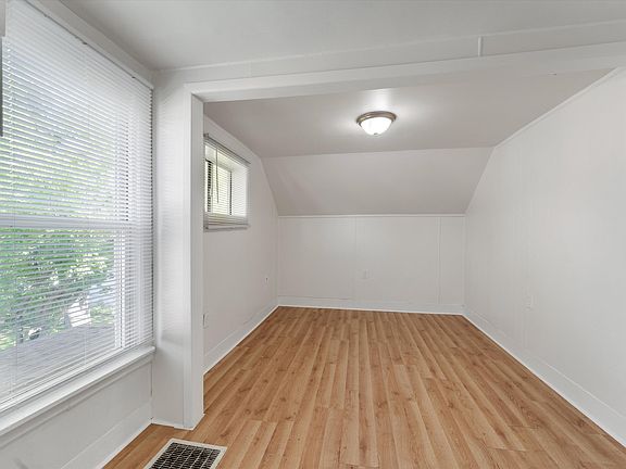 5th image of 16 Leslie St