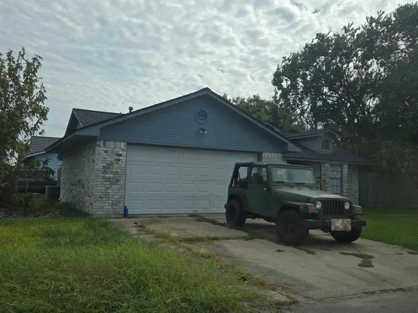 136 Bay Ridge Dr, Beach City, TX 77523