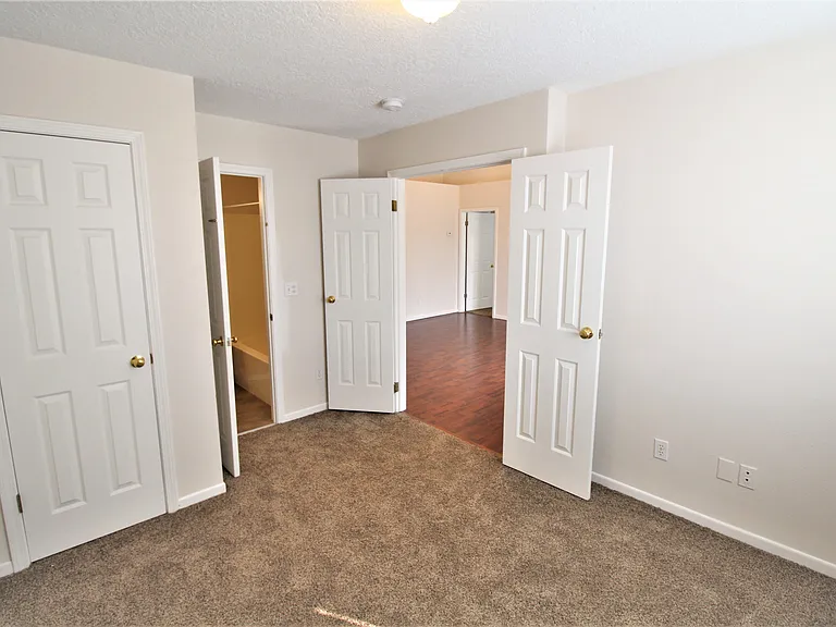 2141 S Stephen Ave #202 — Photo 11