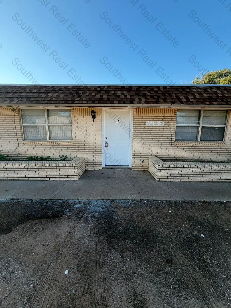 1000 Fairmont Ct. — Photo 1