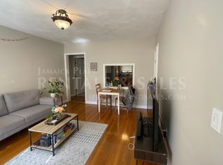 140 Arborway APT 1, Boston, MA 02130