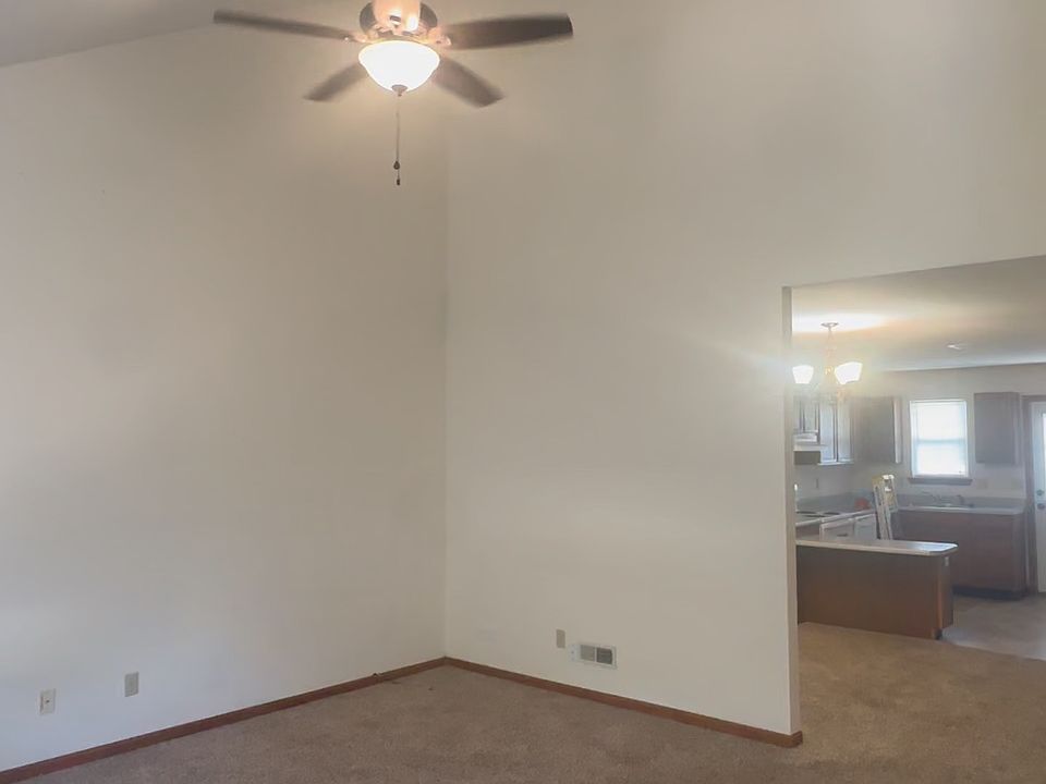 1st image of 502 Douglas Dr #B