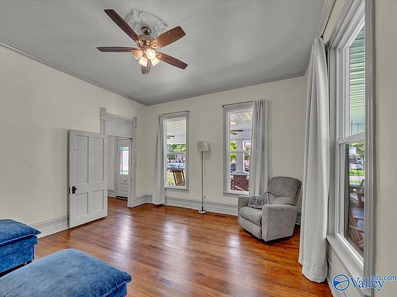 4th image of 718 5th Ave SE