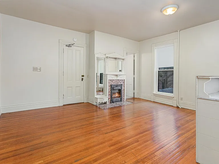 1000 Center Ave #8 — Photo 3