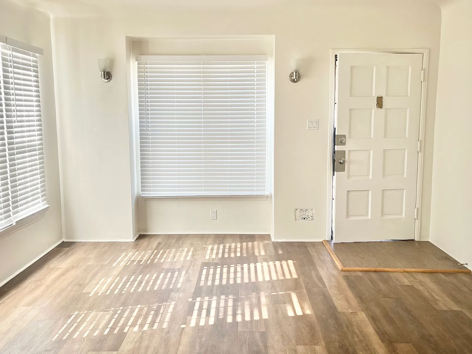 2 bed, 730 sqft, $2,651 — Photo 4