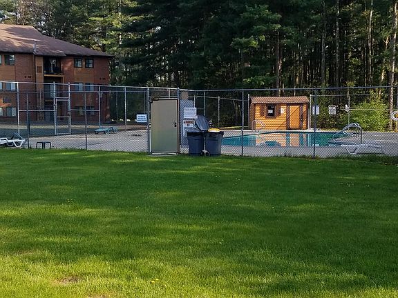4th image of 15 Blackstone Dr
