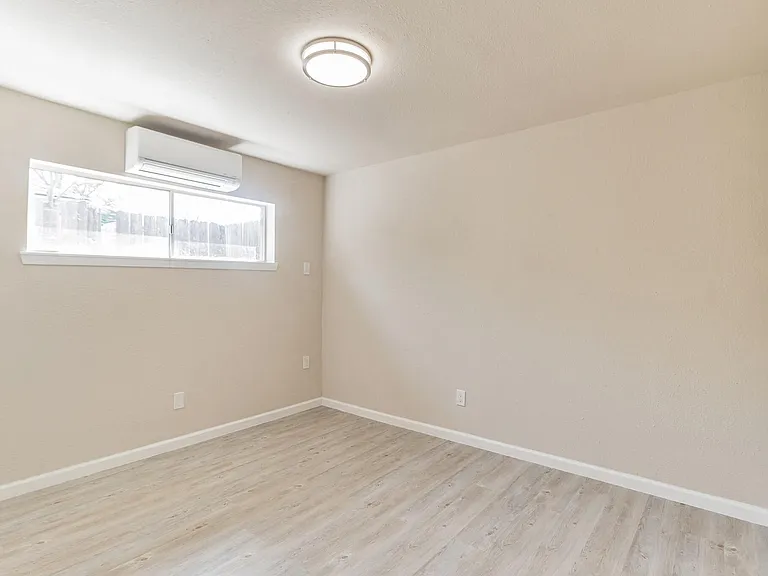 6815 Beachwood St #1 — Photo 15