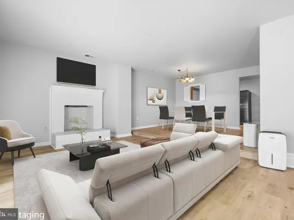 3824 Persimmon Cir, Fairfax, VA 22031