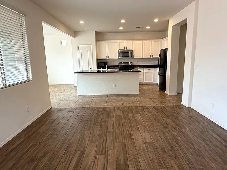2132 S Martingale Rd — Photo 7