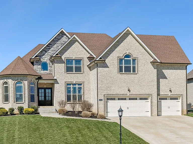 8325 Turnbull Dr — Photo 1