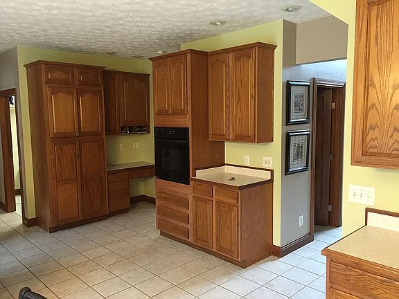 3rd image of 9381 Parkside Dr