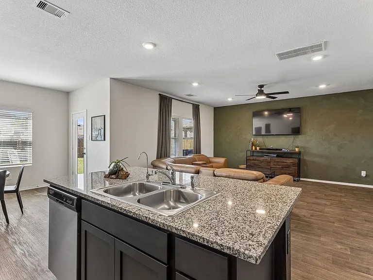 343 Sickle Loop — Photo 12