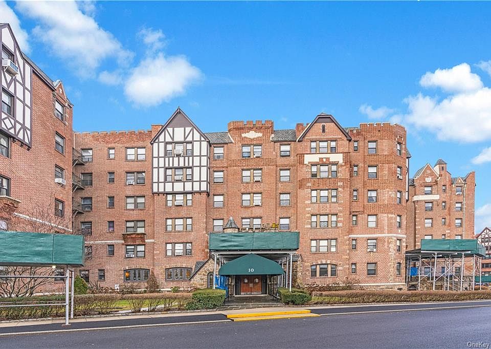 1st image of 10 Nosband Ave APT 3B