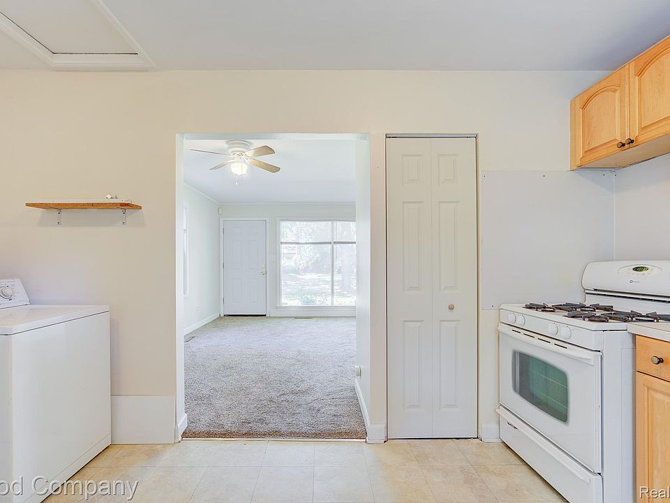 10211 Troy St, photo 9