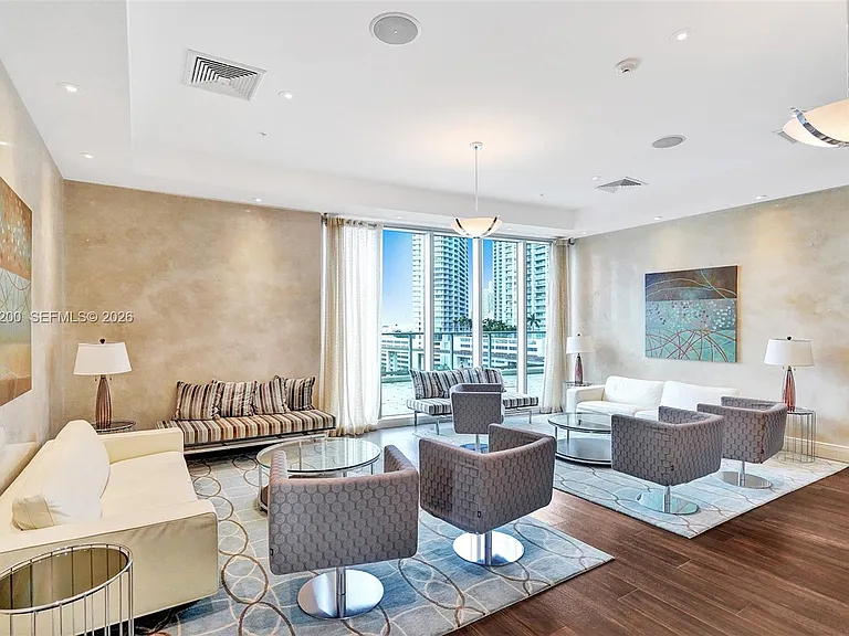 185 SW 7th St #2603 — Photo 3
