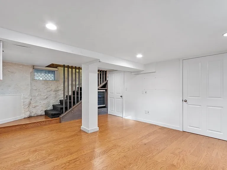 270 Poplar St — Photo 28