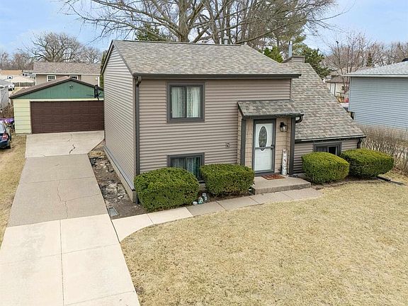 2nd image of 1317 Emerald Dr
