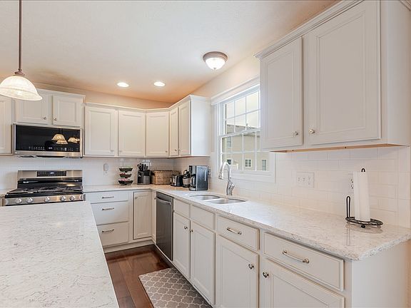 5th image of 3138 Butterfly Dr