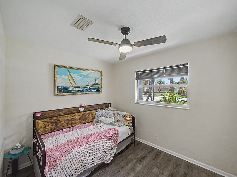 4868 Canal Dr — Photo 15