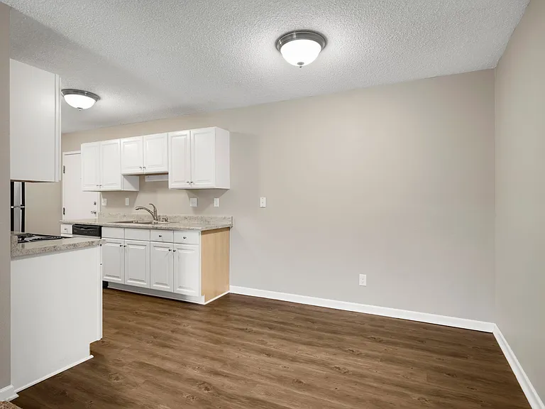 Hearthwood Apartments — Photo 9
