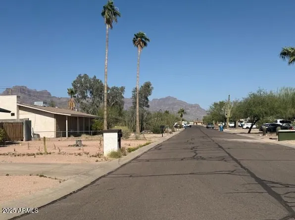 800 E Estevan Avenue #33, Apache Junction, AZ 85119