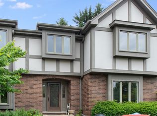 12 Elm St, Hawthorn Woods, IL
