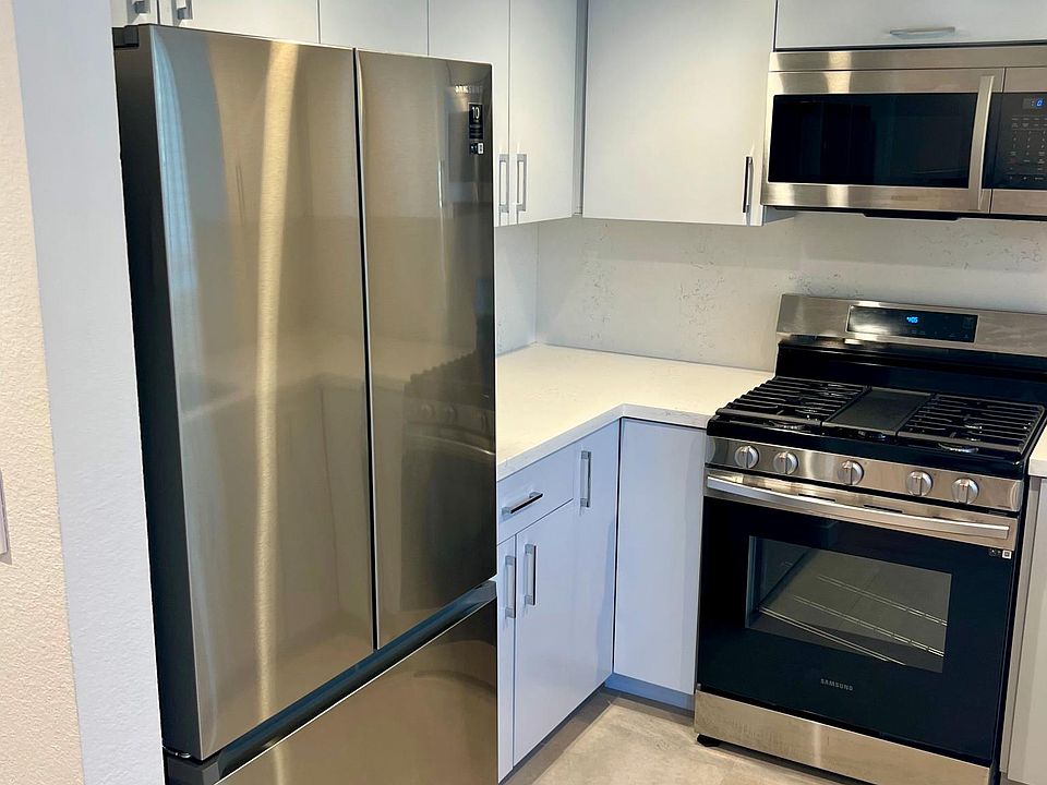 1st image of 6543 Franklin Ave #507