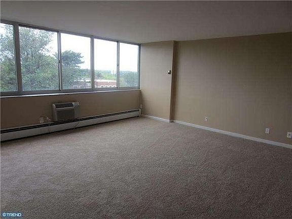 Living room unfurnished