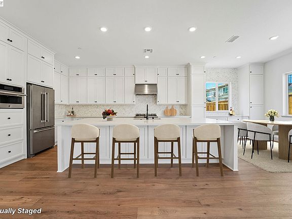 3rd image of 427 Trellis Way