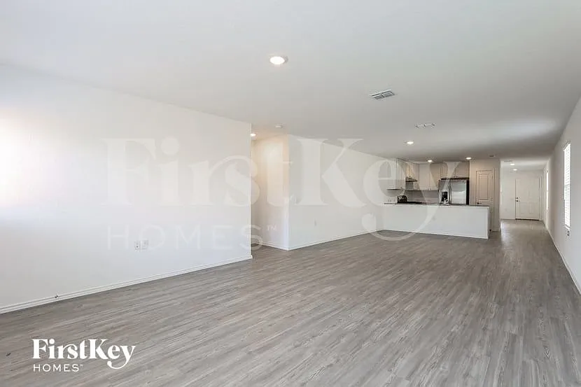4 bed, 2.0 bath, 1627 sqft, $1,650 — Photo 4