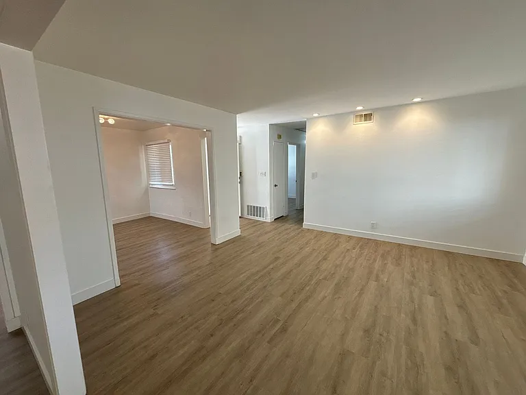 1419 Yolanda Ct — Photo 6
