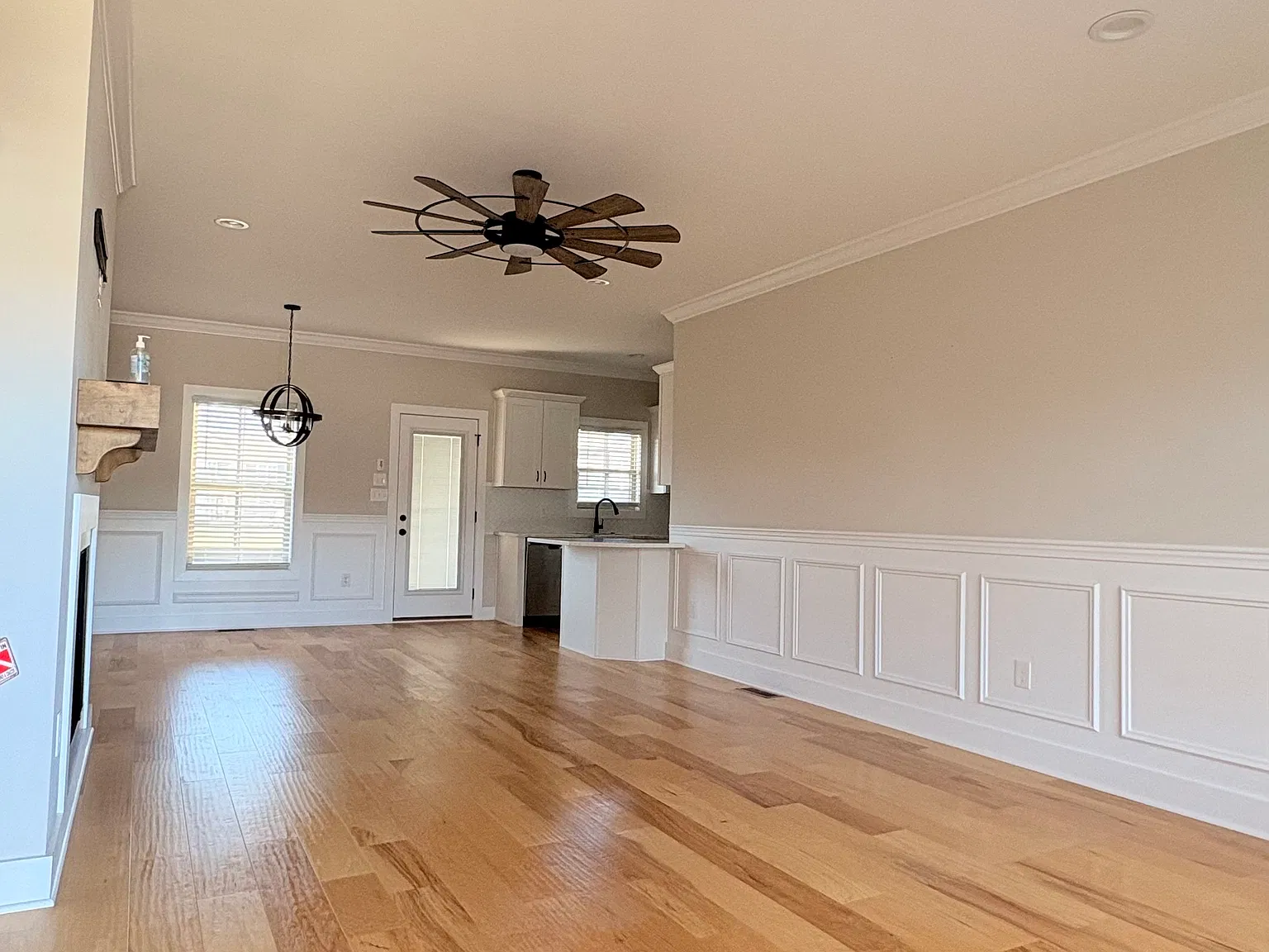 3 bed, 1400 sqft, $2,250 — Photo 3