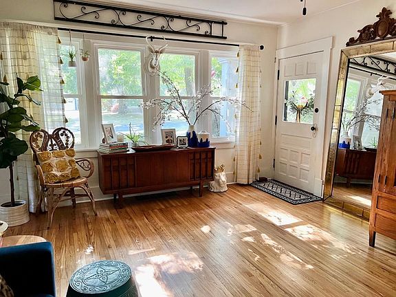 Front door off porch into Family Room