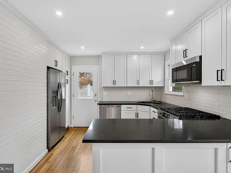 7507 Murillo St — Photo 24