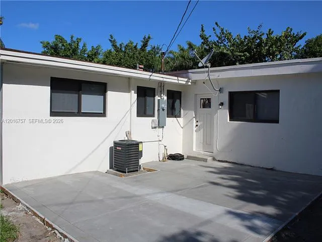 18815 NW 42nd Pl — Photo 8