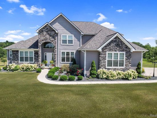 5348 Stone Garden Dr, Howell, MI 48843