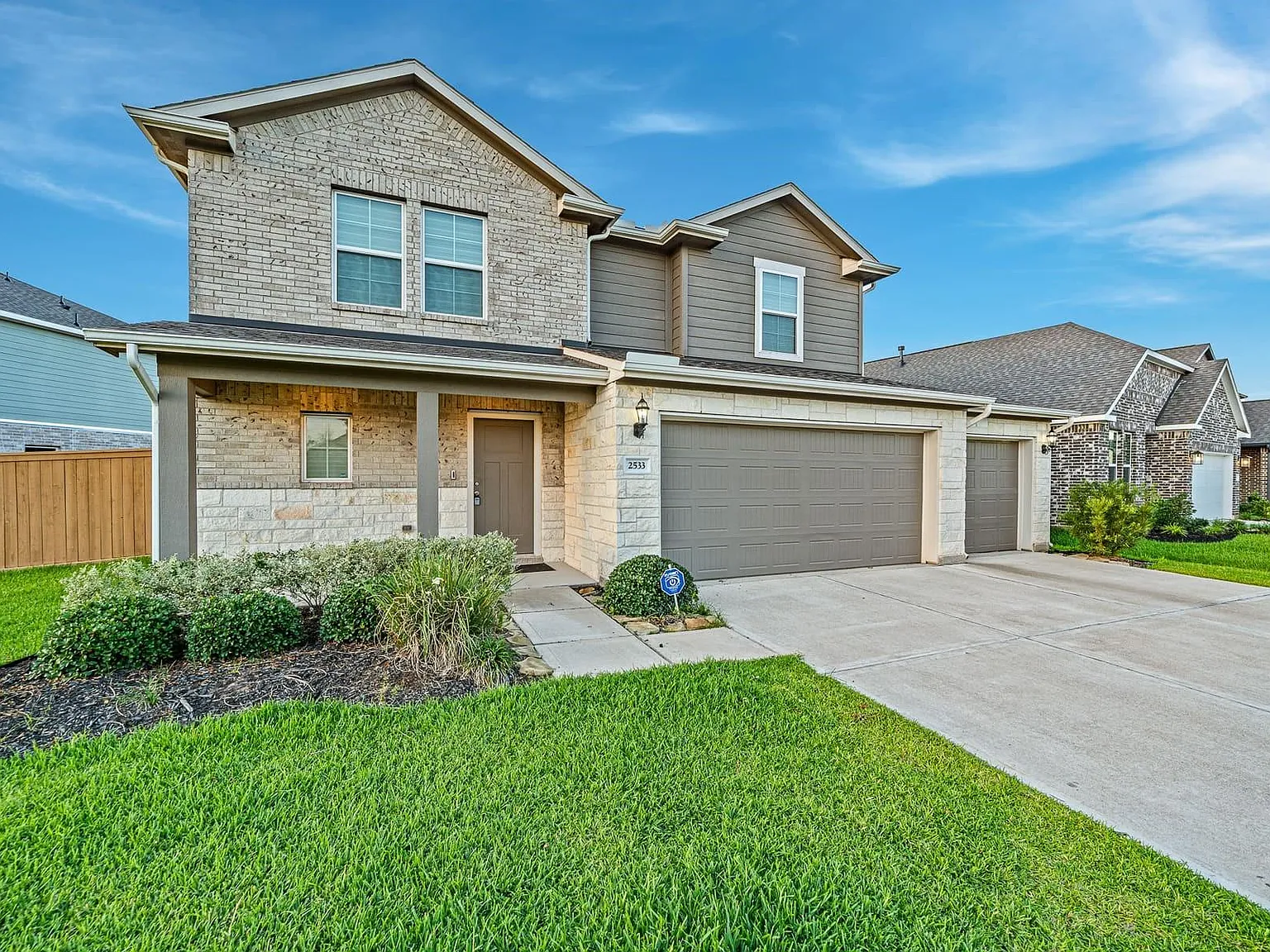 4 bed, 3.5 bath, 2411 sqft, $2,900 — Photo 1