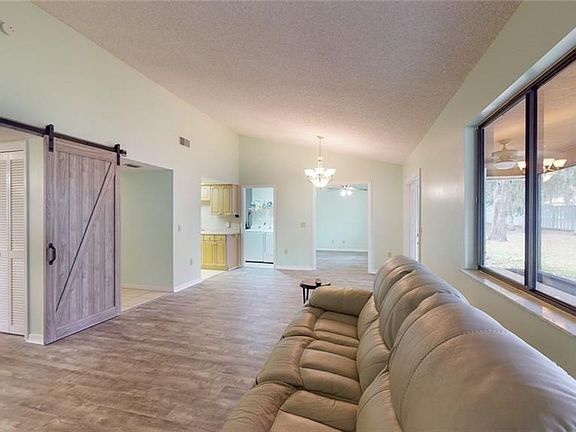 4th image of 540 W Sand Oak Ct