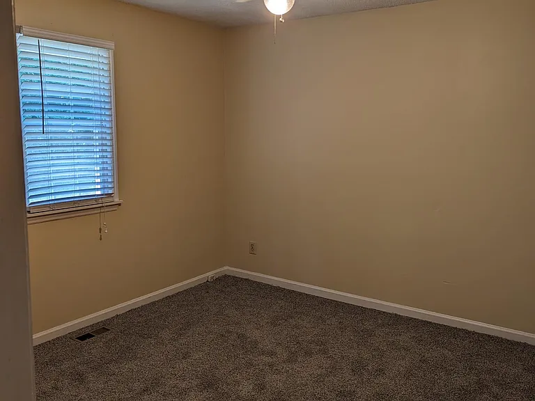 2510 Olde Oaks Ln #B — Photo 2