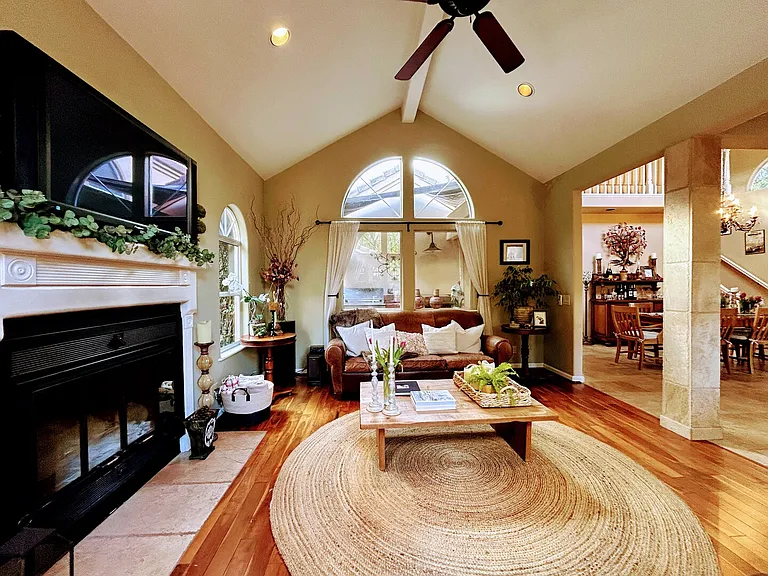 Oakwood Cir — Photo 8