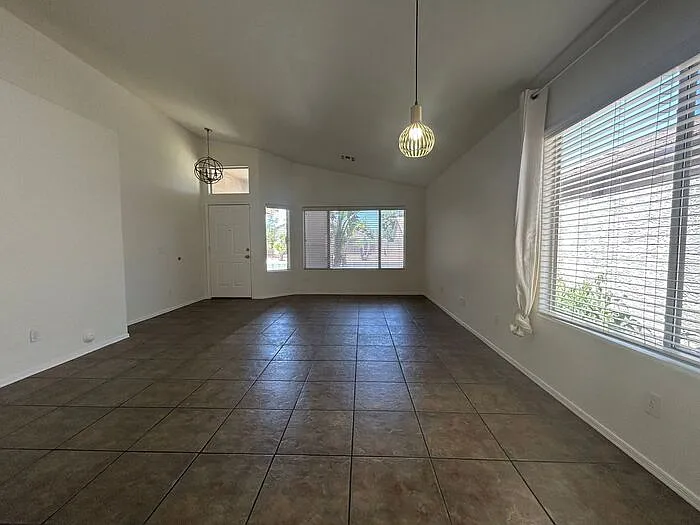 3 bed, 2.0 bath, 2005 sqft, $2,395 — Photo 3