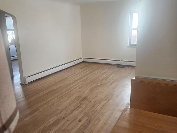 Upstairs Living room, ~210sqft