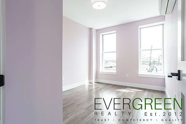 Rented by Evergreen Apartments BK | media 5