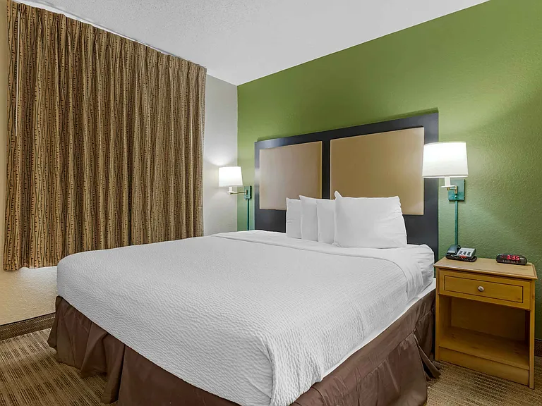 Deluxe Studio - 1 King Bed